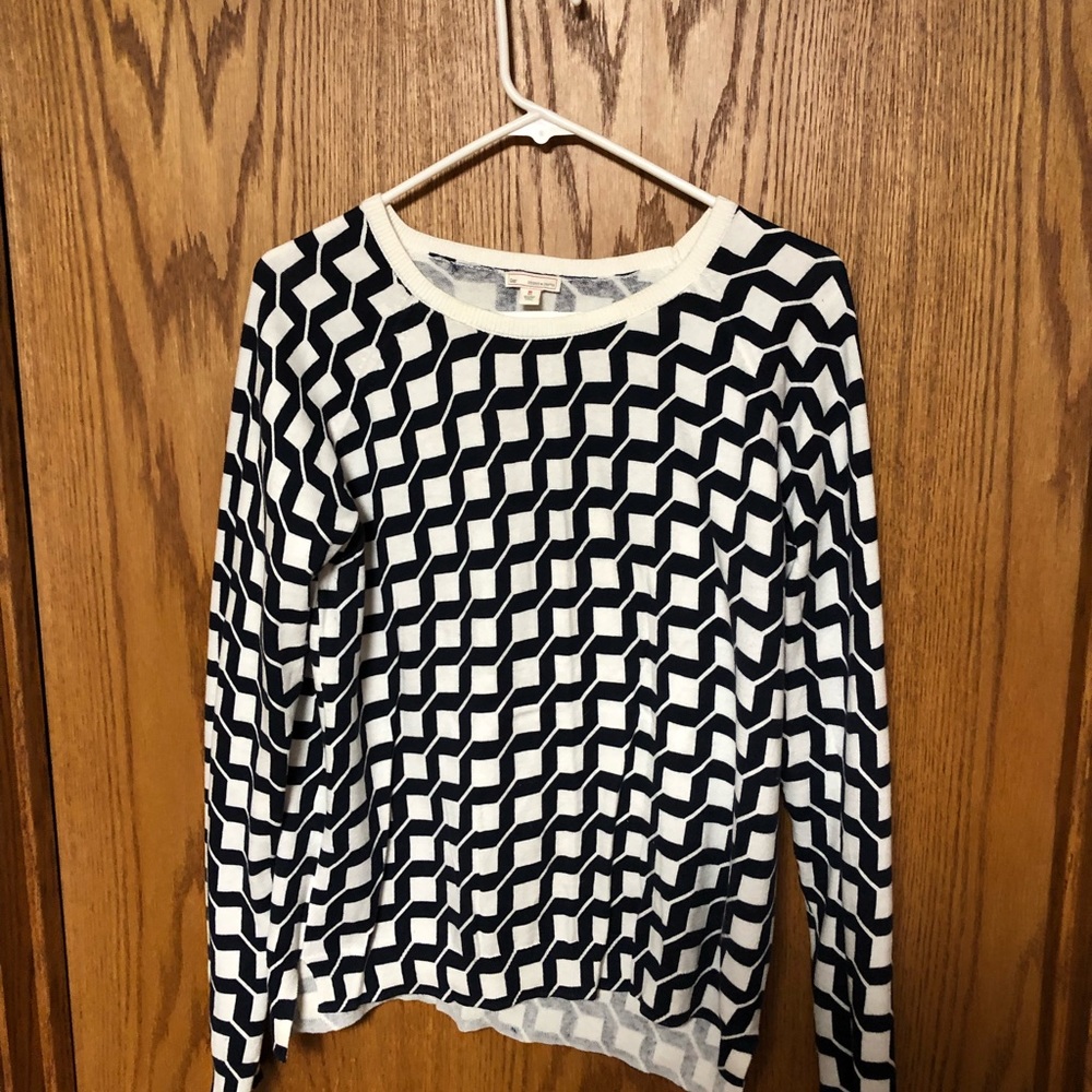 Light weight sweater for the girl with long arms